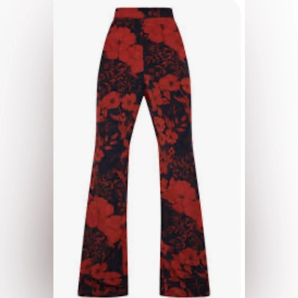 PrettyLittleThing Red and Navy Floral Set - Picture 3 of 7